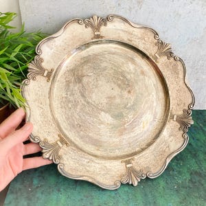 Versilbertes Tablett, große runde Platte, Fruchtgetränke-Serviertablett, antikes angelaufenes Patina-Silber, Vintage-Mittelstück 30,5 cm