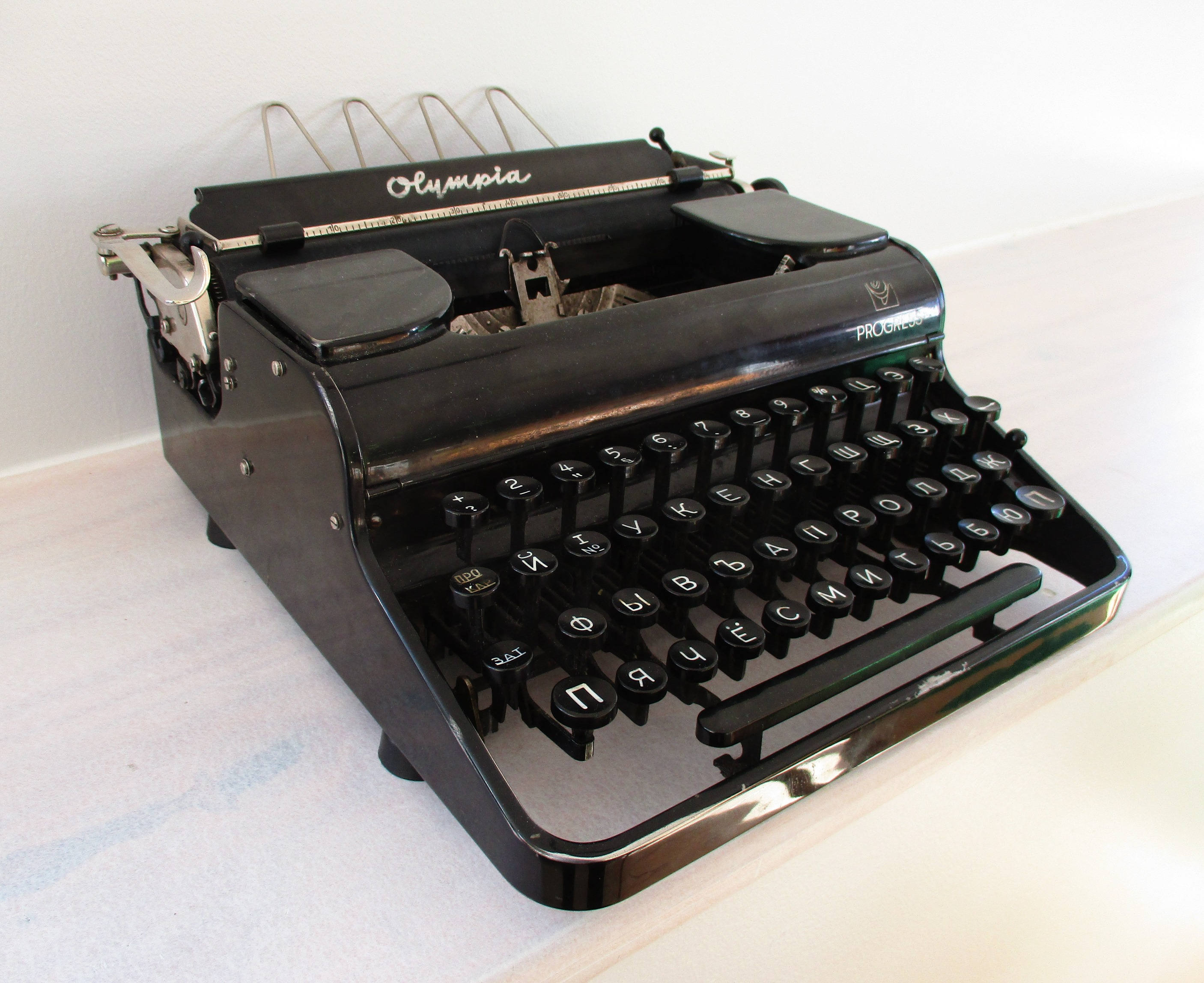 Olympia SM3 or SM4: Vintage Manual Typewriter with Case, Guarantee,  Lifetime Tradein Policy — Classic Typewriter Co.