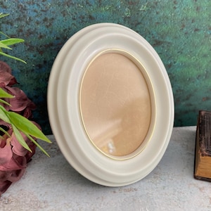 Oval Picture Frame, Small White Gold Frame, Glass Cover, Plastic Vintage Photo Frame Antique Gallery Wall, Scandinavian Home Decor 4.5&quot;x5.5&quot;