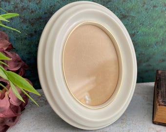 Vintage Oval Picture Frame, White Gold Plastic Photo Frame, Glass Cover,  Scandinavia 4.5"x5.5"