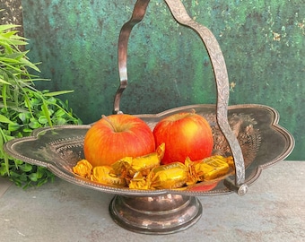 Serveerschaal op voetstuk, antiek verzilverde ovale taartvorm, Victoriaans dienblad met reliëf en versierd handvat uit de jaren 1920