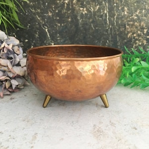 Small Copper Bowl, Mid Century Modern, Brass Feet, Footed Candy Bowl, Vintage Planter, Plant Holder, Hand Hammered Copper, Boho Home Decor
