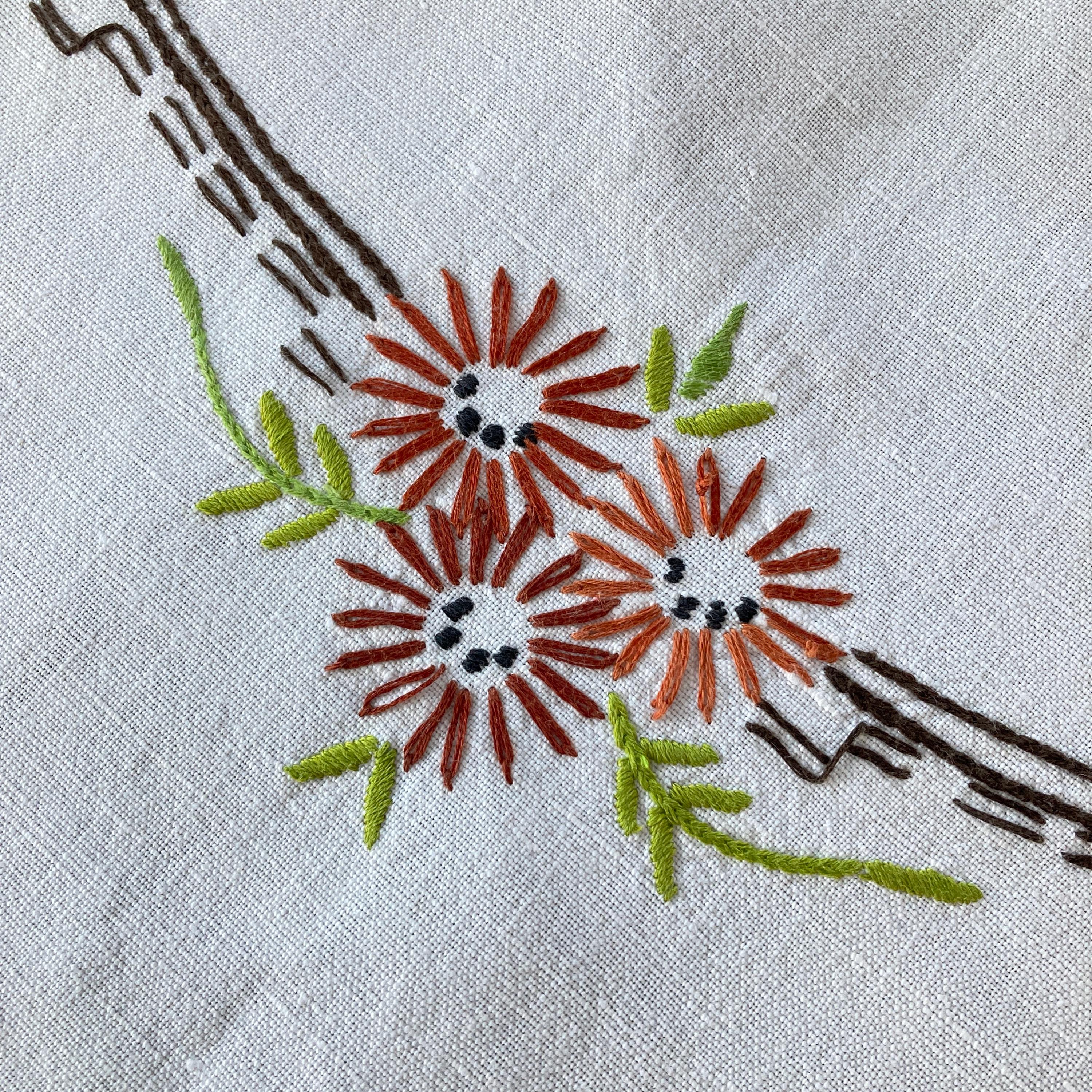 ヴィンテージ刺繍入りリネンテーブルクロス、手作りのピンクの花柄刺繍