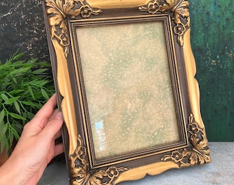 Viktorianischer Goldbilderrahmen, große verzierte Gessoputz-Details auf Holz, Glas, antiker Wandbehang 1910er Jahre 30,5 x 25,5 cm