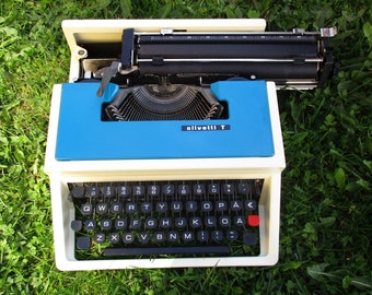 Typewriter Olivetti T, Blue Vintage Type Machine, Working Portable Type Writer 1980s Manual Writing Machine with Case