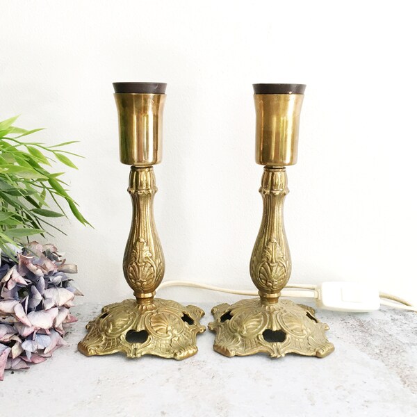Paire de lampes de table en laiton, 2 lampes de table anciennes, lampes de chevet électriques en bronze orné, bronze coulé, décoration d'intérieur baroque victorien 20 cm
