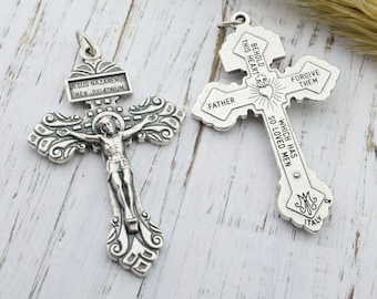 Ciondolo con crocifisso dell'indulgenza del perdono, grande medaglione religioso placcato in argento ossidato italiano da 2 pollici