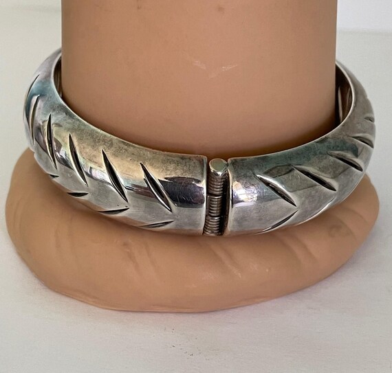 Sterling Silver 925 Carved Solid Hinged Cuff Brac… - image 4