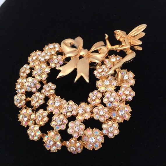 KIRK'S FOLLY FAIRY Pin on Crystal Holiday Wreath -