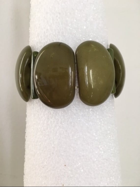 BAKELITE OLIVE GREEN Cuff Bracelet - Stretch - Ol… - image 1