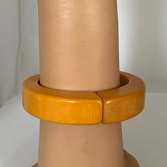 BAKELITE Butterscotch Hinged CLAMPER Bracelet - BU