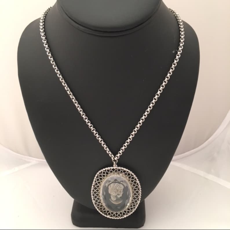 Vintage Silvertone Whiting /& Davis Cameo Pendant Necklace Whiting and Davis