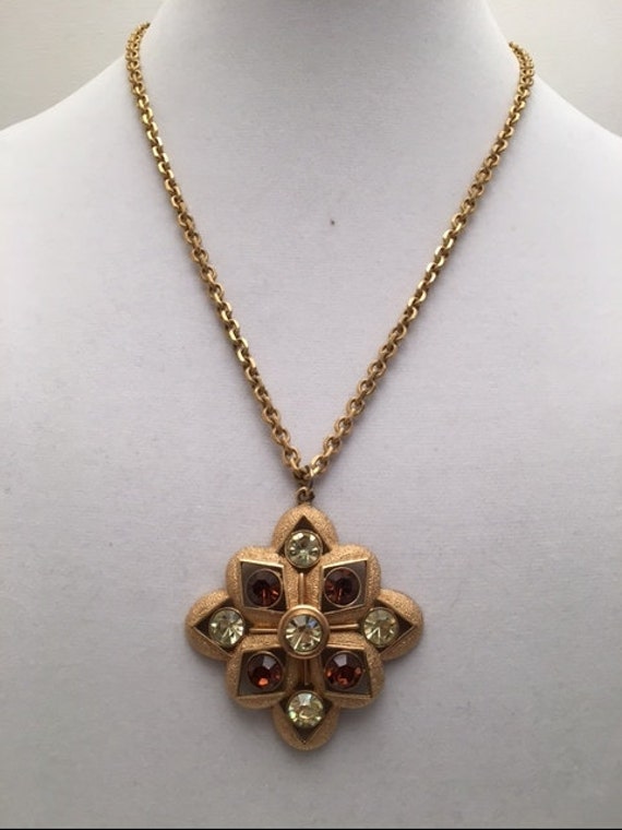 Sarah Coventry Pendant Necklace Goldtone Amber And Yellow - Sarah Coventry Pendant Sarah Coventry Pendant Necklace Goldtone Amber And Yellow - Sarah Coventry Pendant