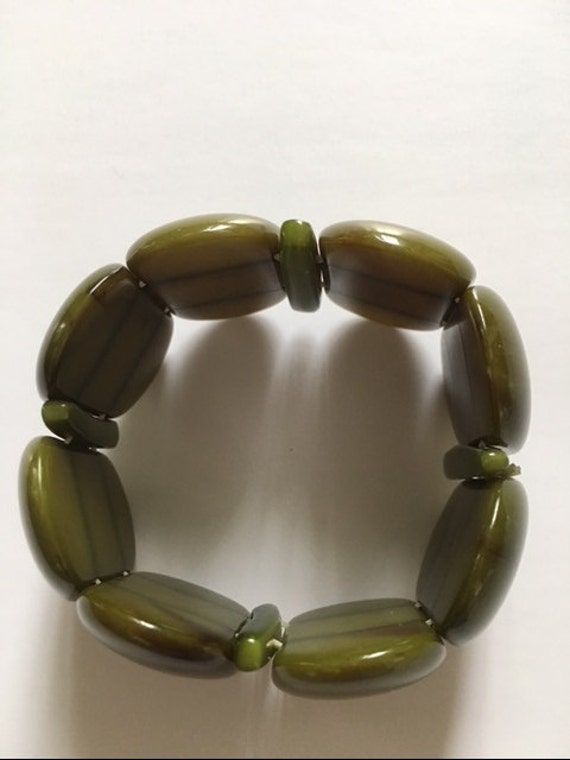 BAKELITE OLIVE GREEN Cuff Bracelet - Stretch - Ol… - image 3