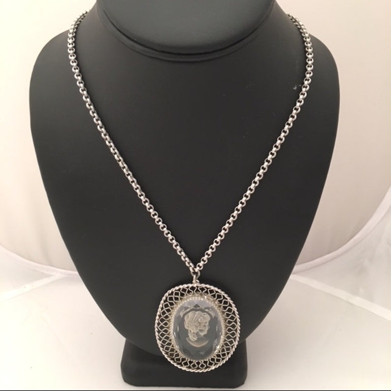 Vintage Silvertone Whiting /& Davis Cameo Pendant Necklace Whiting and Davis