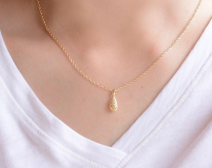 14K Gold Delicate Necklace. 14K gold petite teardrop pendant.