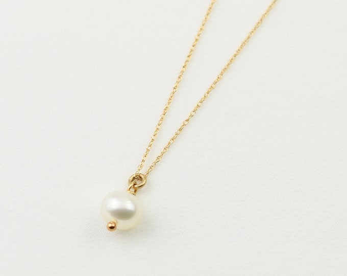 14K Gold Pearl Necklace. Pearl Necklace. 14K gold simple pearl necklace. 14K gold delicate necklace