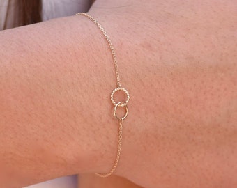 14k Gold Interlocking Double Circle Bracelet