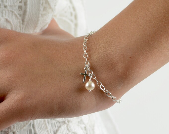Cross Bracelet, Little Girl Pearl Bracelet, Flower girl Bracelet, Gift for her. First Communion gift
