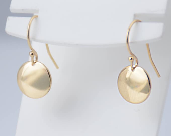 14K solid gold earrings. 14K solid gold tiny disc earrings. Tiny gold disc earrings. Simple earrings. Dainty earrings. Gift for her.