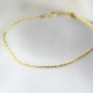 Bracelet chaîne scintillant en or 14 carats. Bracelet chaîne scintillant en or jaune 14 carats de 1,2 mm. Bracelet délicat en or 14 carats image 1