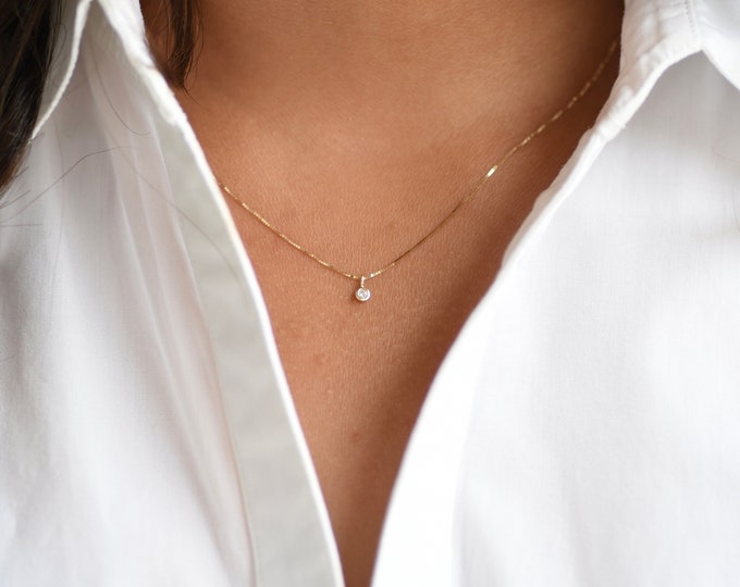 14K Gold Tiny Diamond Necklace - Tiny diamond