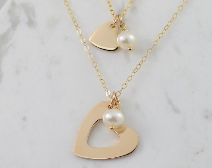 Mother Daughter Gift. Mother daughter gold heart necklace set. Mother daughter Gold heart with pearl necklaces. Mother daughter necklace