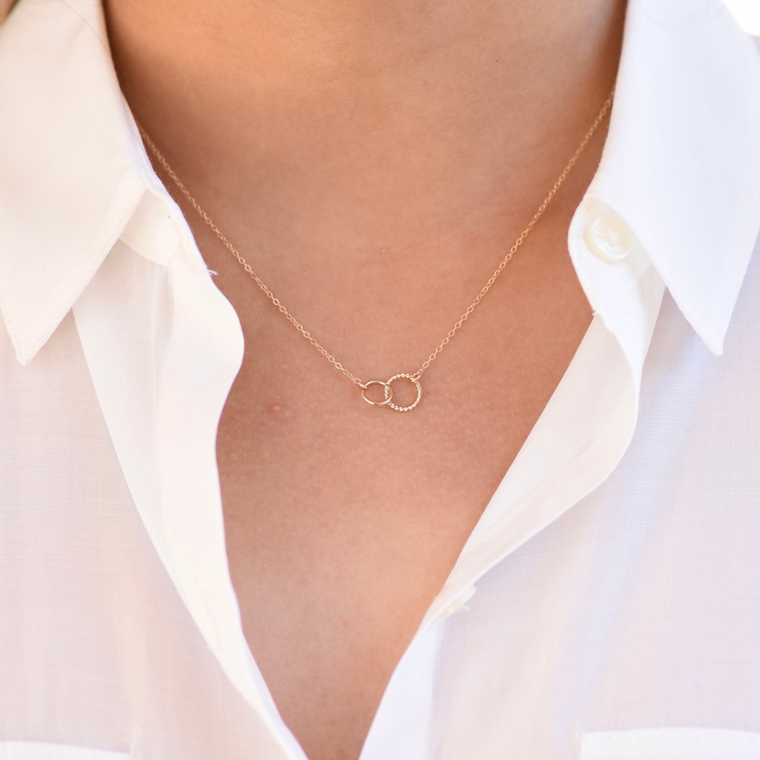 Two Tone Linked Circle Necklace – Ciunofor