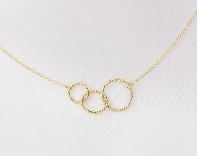 30th Birthday Gift. 14k Gold 3 Interlocking Circle Necklace. 3 Generations Necklace Gift. 14k Gold Eternity Necklace.