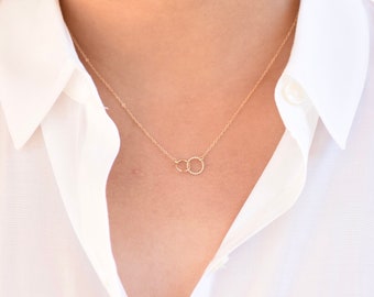 14k Gold Interlocking Circle Necklace: Linked Rings Charm