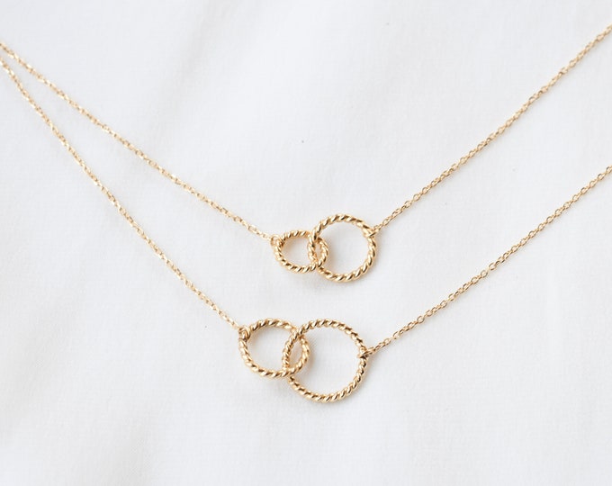 14K Gold Interlocking Mother Daughter Necklace Set. 14k Gold Double Circle Linked Mother daughter Necklace