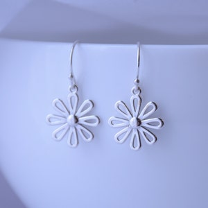 Flower earrings, Daisy earrings, Silver earrings, Spring gift image 3