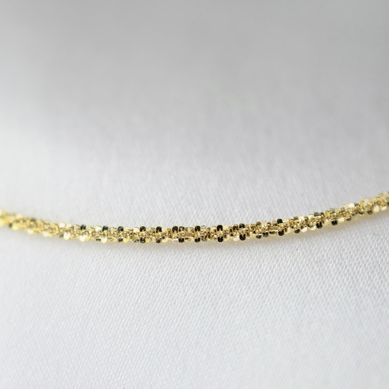 Bracelet chaîne scintillant en or 14 carats. Bracelet chaîne scintillant en or jaune 14 carats de 1,2 mm. Bracelet délicat en or 14 carats image 3