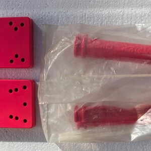 Skateboard truck riser pads coper Big Ugly old school multi hole pattern 1980s half inch hard plastic PINK nos
