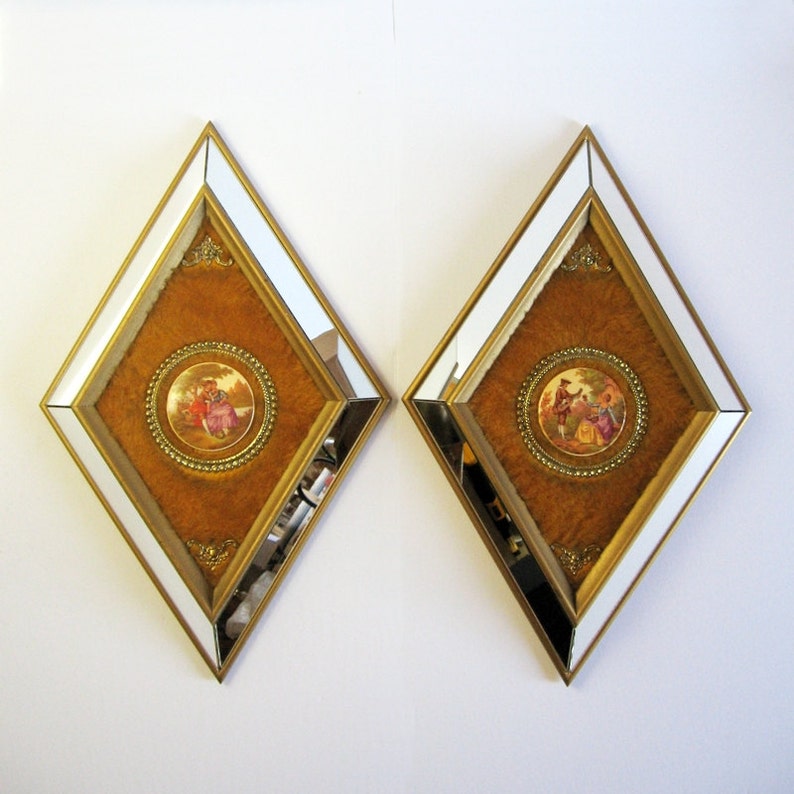 Set Of 2 Vintage Mirror Framed Art Fragonard Cameos Romantic Courtship Scenes Diamond Wall Plaque Gold Decor Hollywood Regency