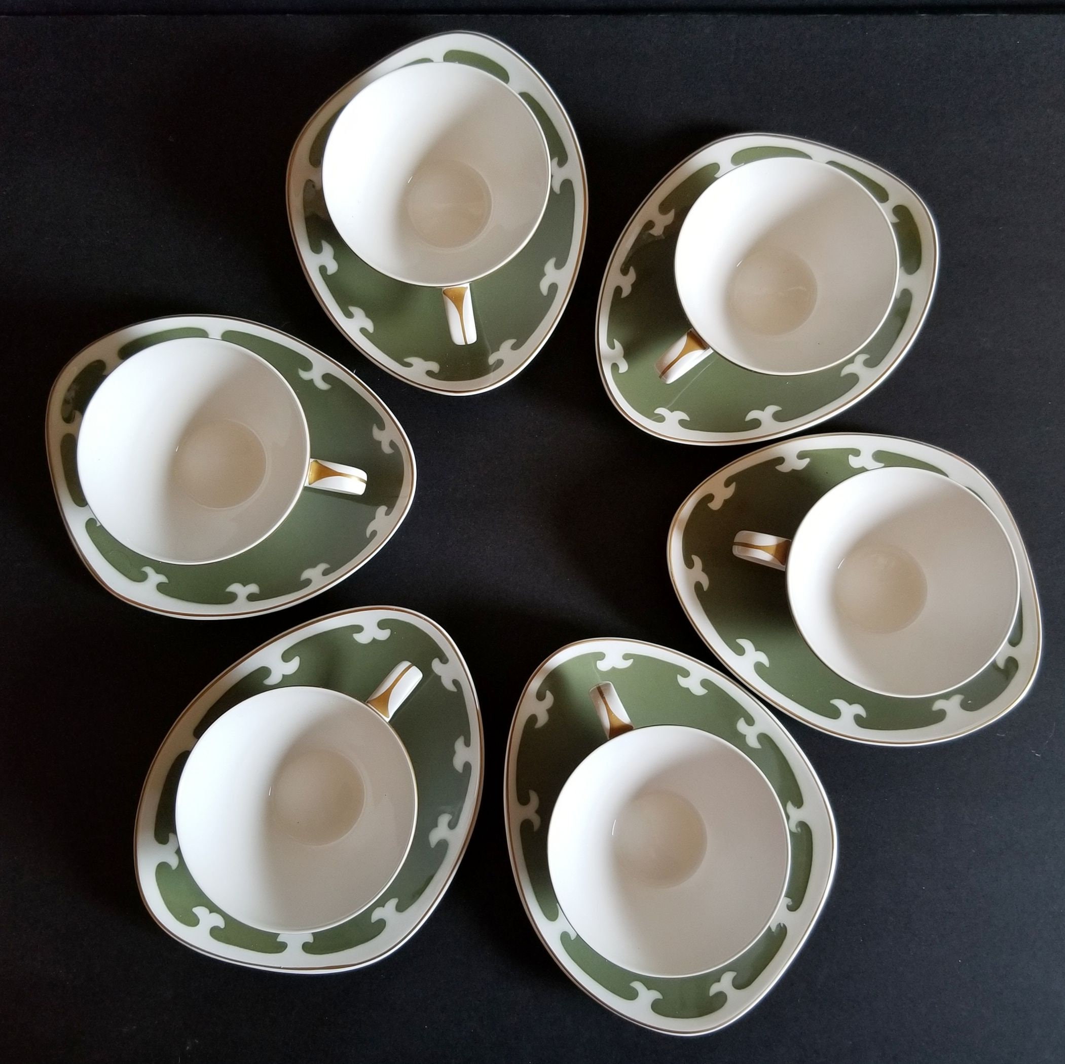 Set of 6 Toyotoki Tea Cups & Saucers - Vintage Avocado Green Set of 6 Toyotoki Tea Cups & Saucers - Vintage Avocado Green