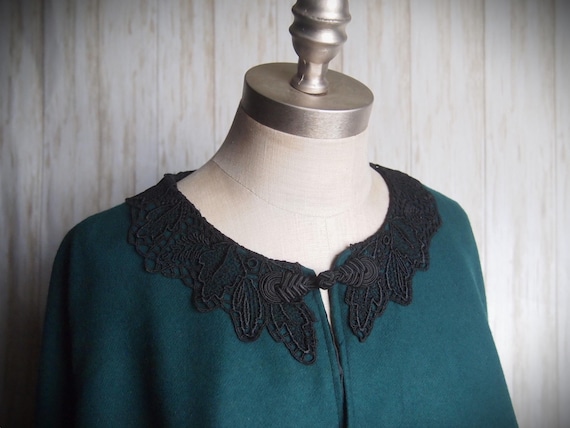 Green Wrist Length Wool Cape with Lace Collar
