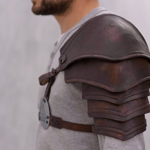 LARP fantasy armor, leather pauldron with Valknut symbol, Norse Viking warriors custom armor, warrior shoulder pad, barbarian armor image 2