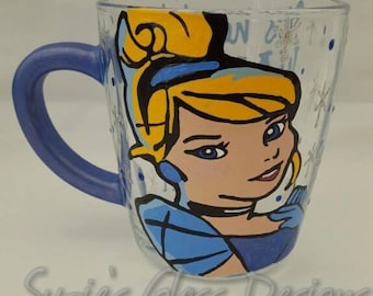 Taza de café, taza de té de cristal, pintada a mano, brillante, con diseño de Disney, Cenicienta. ¡Es difícil despertarse cuando has estado despierto después de la medianoche!