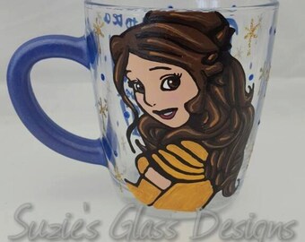 Taza de cristal, taza de café, taza de té, diseño de princesa Bella de La Bella y la Bestia, pintada a mano, brillante, de Disney. "Es difícil ser una bella".