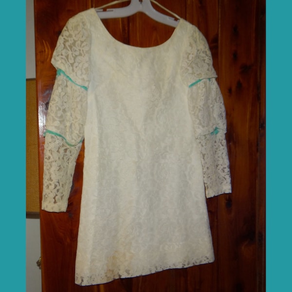 Clearance Sale! Super Minidress Offwhite Lace with Long Gathered Sleeves Size 7 1980s Party Dress