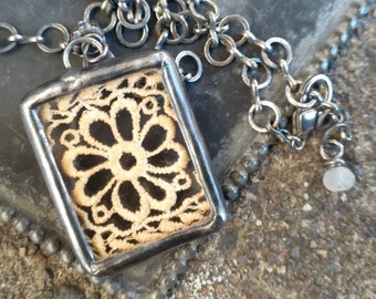 Vintage Lace Daisy Soldered Necklace ... Antique Silver Pendant...Soldered Glass Charm...Vintage Jewelry...Antique Lace...Lace Necklace