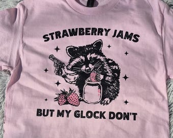 Camiseta "Geleias de Morango, Mas Minha Glock Não", Camiseta com Estampa Divertida de Guaxinim, Camiseta Fofa Mas Selvagem, Camiseta com Frase de Humor Ousada