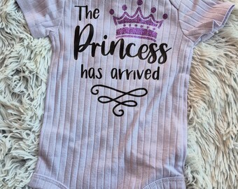 Body infantil "A Princesa Chegou" - Lindo body com coroa - Roupa para recém-nascida - Presente para chá de bebê