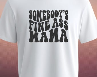 Camiseta "Somebody's Fine Ass Mama" - Camiseta divertida com estampa para mães - Camiseta com frase impactante - Presente perfeito para mães