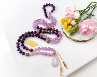 Goddess Mala mit Amethyst und Charoit Mala Perlen, 108 Mala Gebetskette, Mala Halskette, Yoga Geschenk für Sie