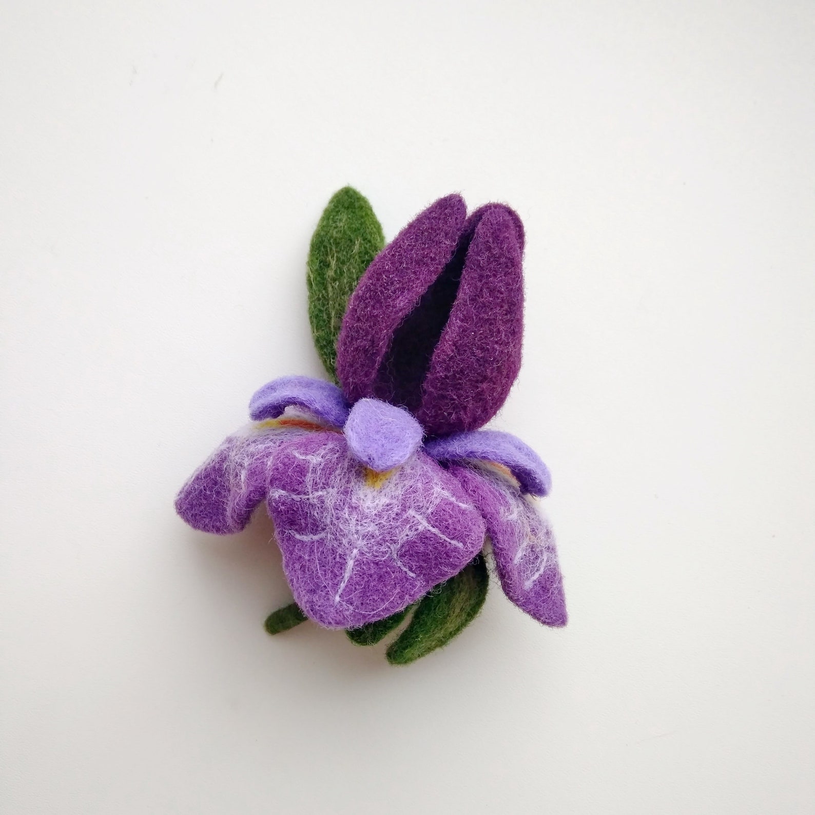 Pin wool felted brooch with flower Iris. Video. Etsy