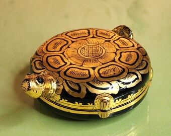 Burmese Shwe Zawa Lacquer Turtle Box: Gold Leaf Trinket Container