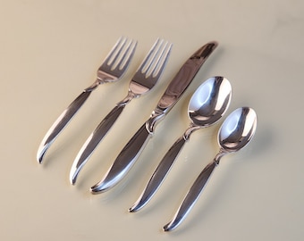 28-Piece Flair Pattern Silver Plate, 1847 Rogers Bros Internatl Silver, Retro Silverplate Silverware Set of 4 + Extra Set, Silver Flatware