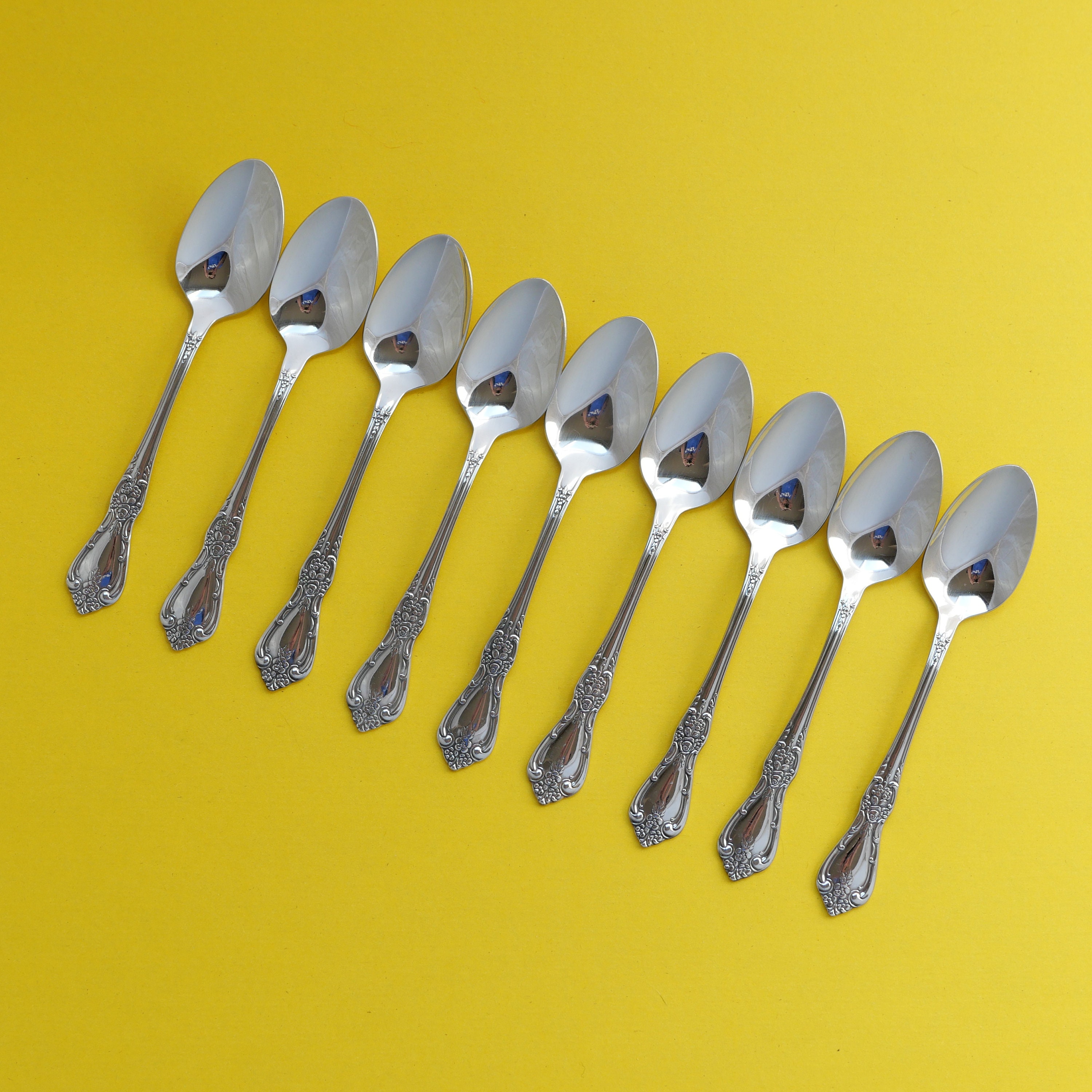 ONEIDA USA アンティーク Vintage Oneida Stainless Flatware Set: Kennett Square